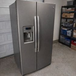 GE Refrigerator 