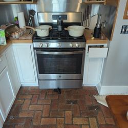 GE Gas Stove And Oven