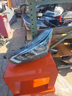 20 21 Nissan Versa Halogen Headlight Driver Left NEW OEM 26060 5EE0A