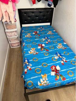 Twin size bed