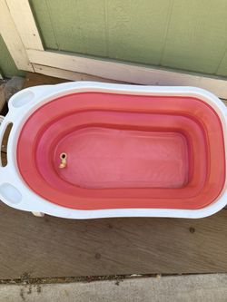 Collapsible pet bathtub