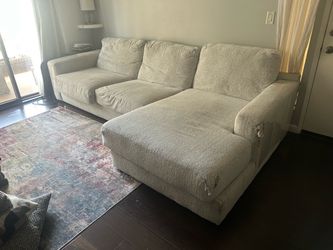Light Gray Sectional Sofa with Chaise