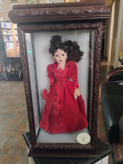 Wow look at this incredible 16 in porcelain doll ....camillia garden ...neckless and earrings ...in a beautiful glass Swarovski case asking 55 doll ma