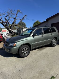 Roomy Toyota Highlander