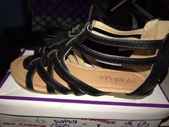 Size 3 kids with box