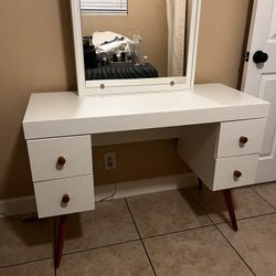 White Vanity With Mirror