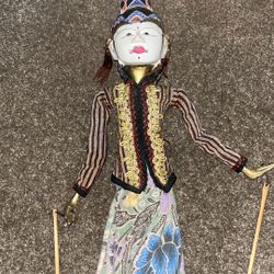 Fine Vintage Indonesian puppet - Java Legong Hand Carved Wood Traditional Puppets - Beaded Jewellery - Batik fabrics Details - Rod Puppet