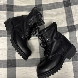 Size 7.5M black Boots 