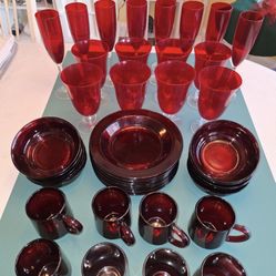 Red Elegant Glassware Set Of 8 With 10 Champagne Flutes