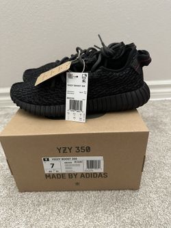 Yeezy 350 V2 Pirate Black Size 7.0 Men