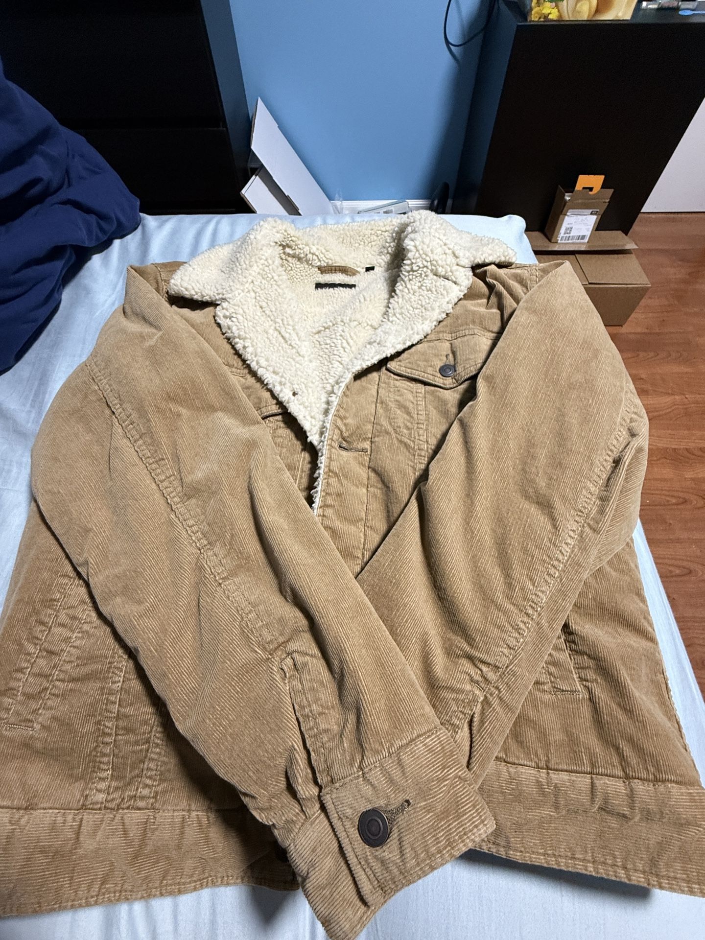 Uniqlo Corduroy Sherpa Jacket – Size M, Great Condition