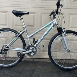 Like New Women’s SCHWINN RANGER 2.6 FS 21 Speed BIKE with 26 Inch Tires.  Excellent condition. Very comfortable to ride. Back friendly. Easy twist gri