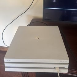 Playstation 4 Pro White Game System PS4 Pro with controller and cables