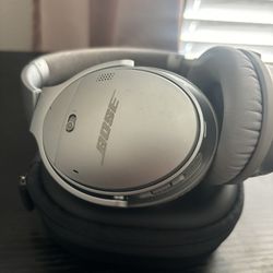 Bose QuietComfort 35 Noise Canceling Headphones 