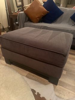 2 ottomans for the price of 1!