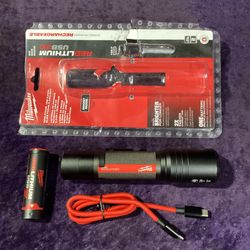 🧰🛠Milwaukee 2000LMN USB Slide Focus Flashlight w/3.0 Batt/Charger Cable-LIKE NEW!-$65!🧰🛠