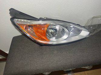 Ford c-max  Headlight Assembly