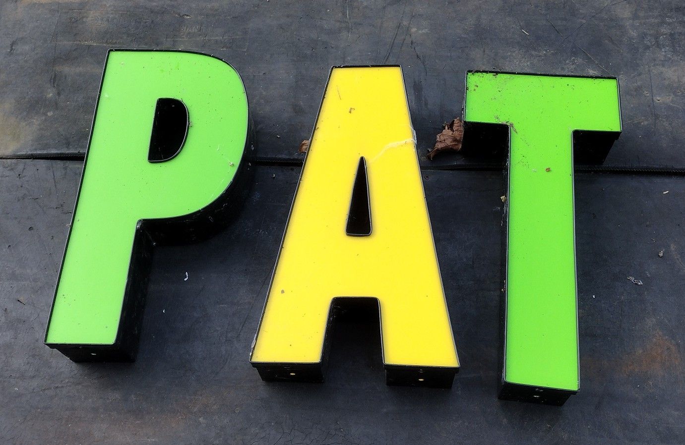 YAA PAT 18" letters - led illuminated 