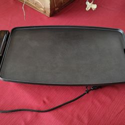 BLACK+DECKER Electric Griddle GD1611B - Family Size, Used