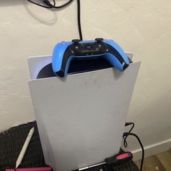 PS5 Disc Model w/light Blue Remote And PS5 Carrying Case 300obo