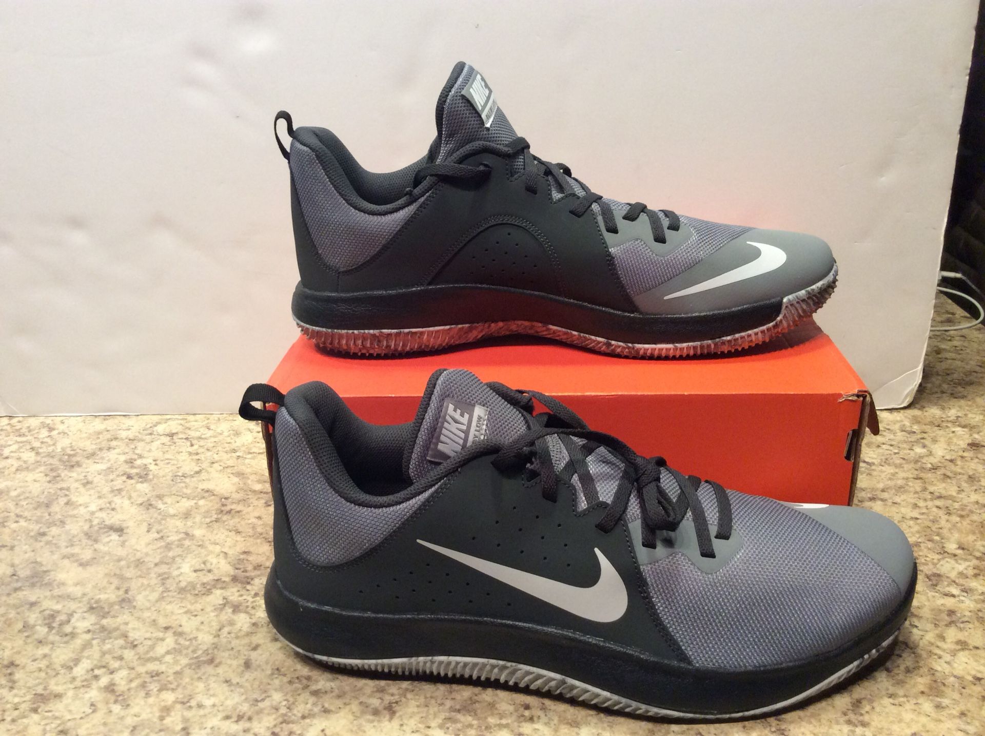 NEW MEN’S NIKE FLY BY LOW PREMIUM BASKETBALL SNEAKERS Sz 14
