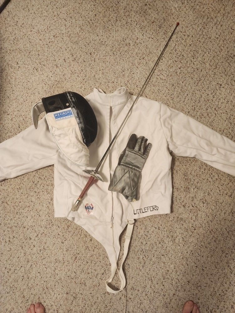 Fencing Starter Set: Foil Mask Glove Chest Protector & Bag