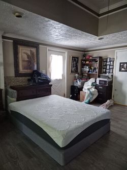 Nice queen mattress
