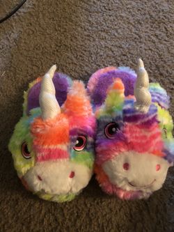 Girls Unicorn 🦄 slippers size 13/1