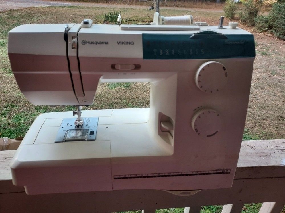 Viking Emerald 118 sewing machine