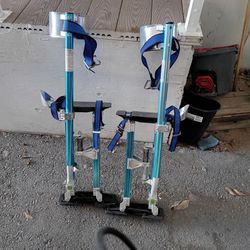 Zancos nuevos para construcción