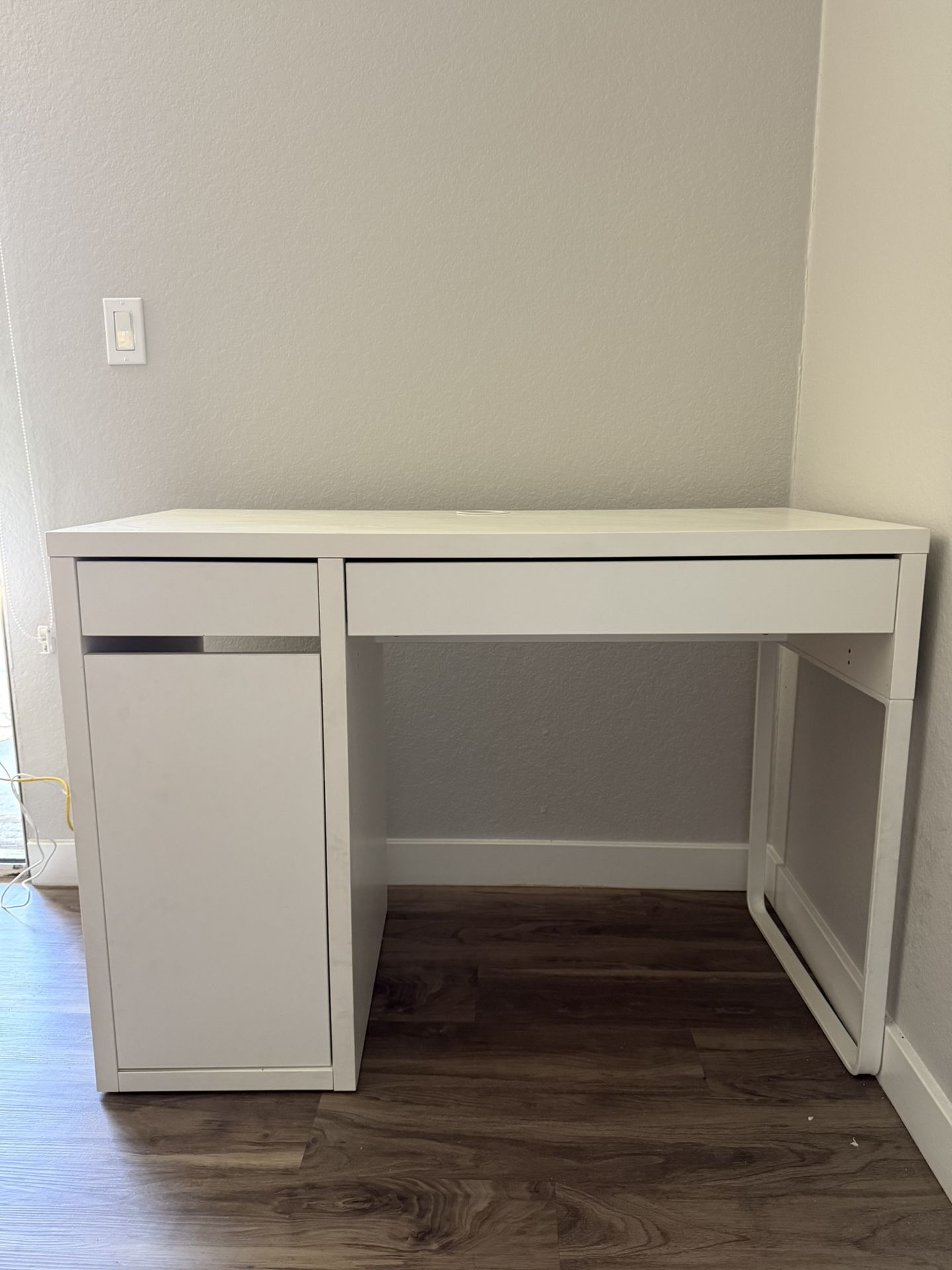 Office Desk / Vanity Desk