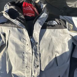 Northface X Supreme Collab Jacket Metallic Size XL