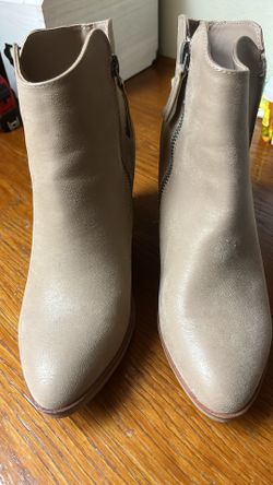 Ladies size 8 boots