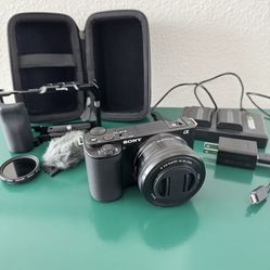 Sony ZVE10 (Read Description) (Price can be negotiated)