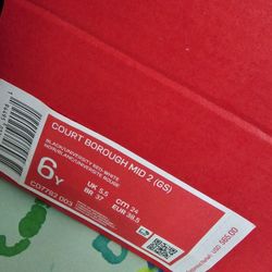 Nike Court Borough Mid Sz 6Y