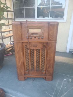 Thomas Vintage Wood Console Floor Radio