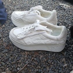 White Uggs, Size Woman's 8 