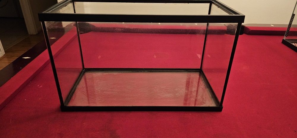 🐠 10 Gallon Fish Tank – Good Condition! 🐠