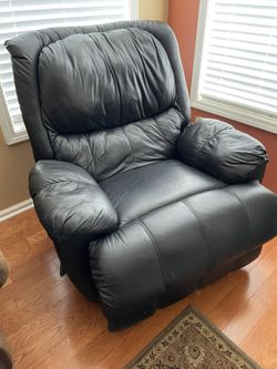 Leather Recliner In Good Condition 