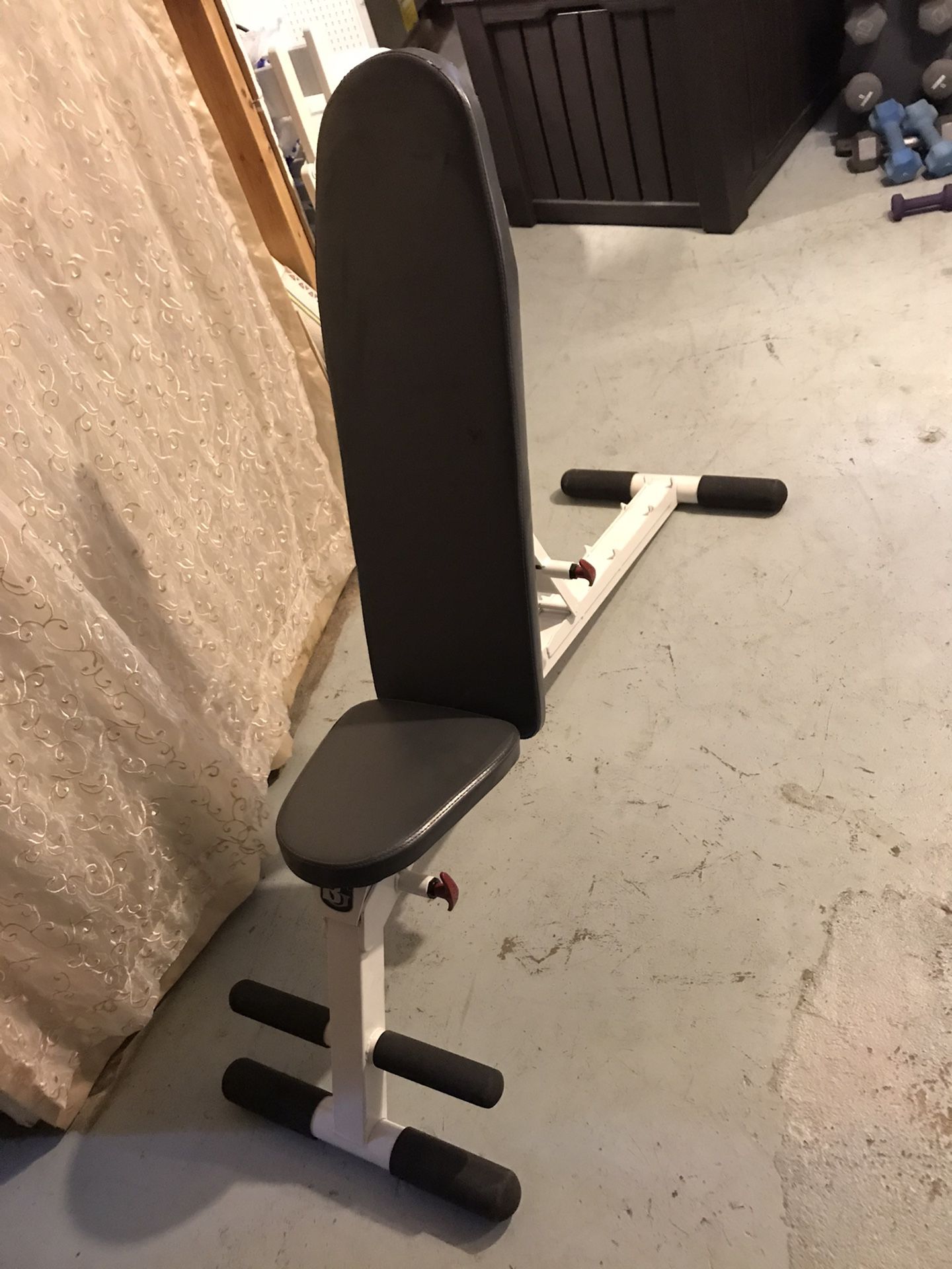 SIT UP WEIGHT BENCH ADJUSTABLE FOLD AWAY