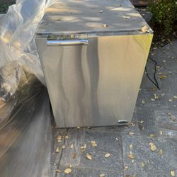 DCS Outdoor Refrigerator 