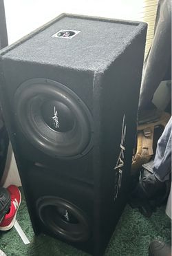 dual Skar 12in subwoofers (SDR-2X12D4) and wiring kit