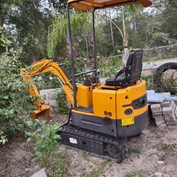 Mini Excavator China Sells New $12000.00 Used 7500.00