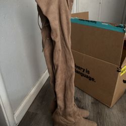 Woman’s Tan Thigh High Heel Boots 9 