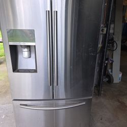 Samsung Refrigerator Ice In Upperor And Also In Lower Freezer Ic Bin