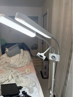 Esthetician light with remote