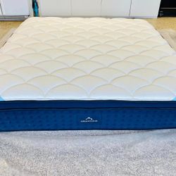 $480 OBO LIKE NEW THE DREAMCLOUD PREMIER KING MATTRESS