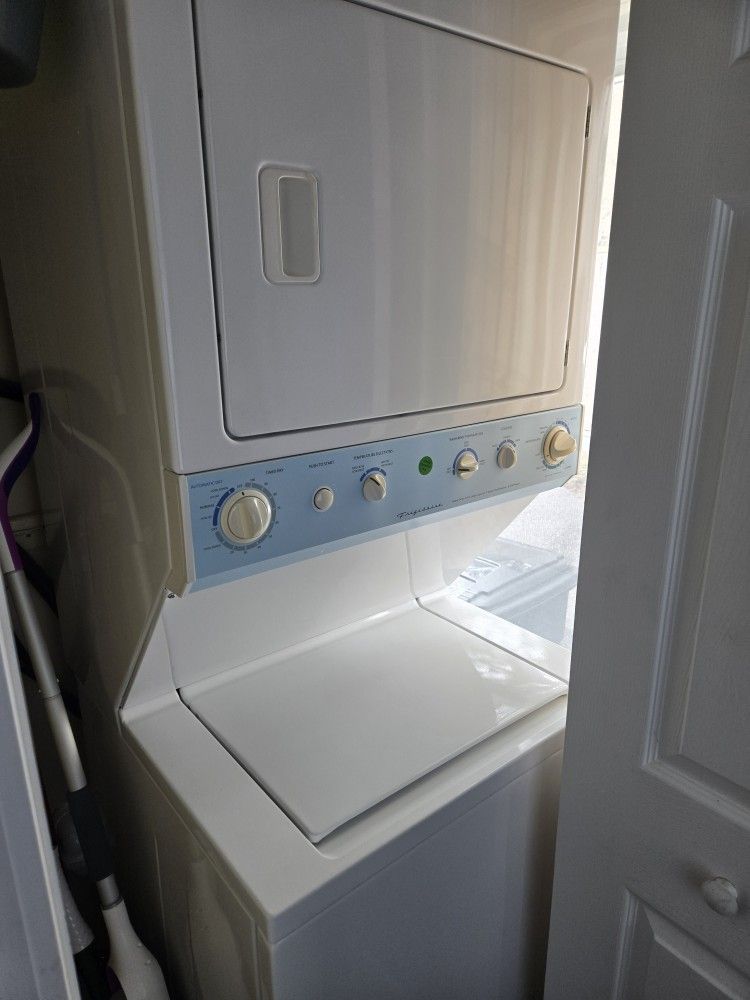 Frigidaire Electric Washer Dryer Combo