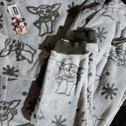 BABY YODA PAJAMAS TAGS ATTACHED SZ LG