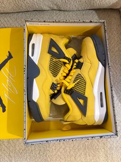 Jordan 4 Retro lightning